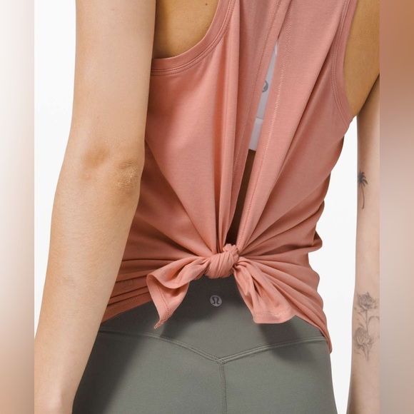 Lululemon All Tied Up Tank Size 6 - Picture 3 of 9
